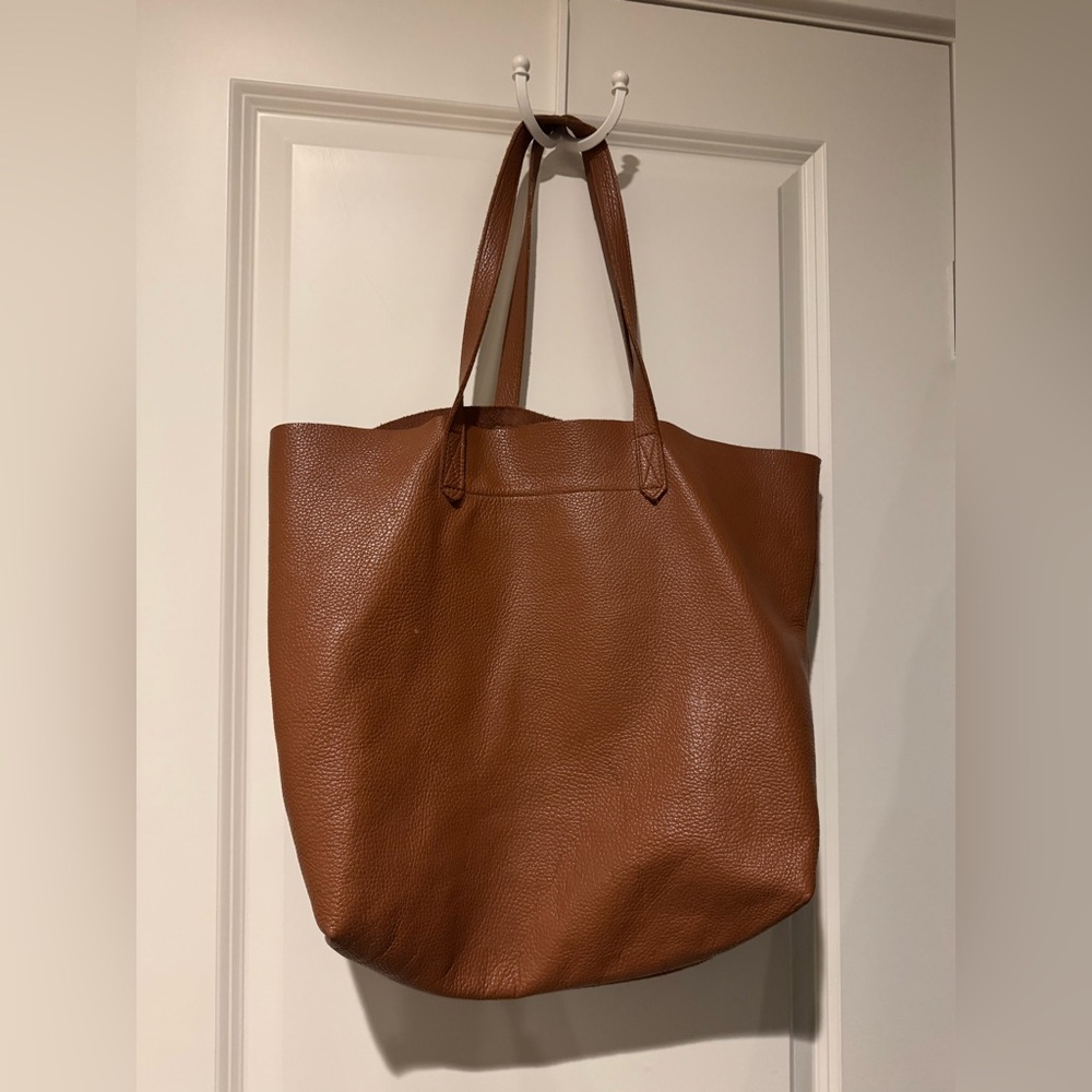 Cuyana Unstructured Leather Pebbled Tote